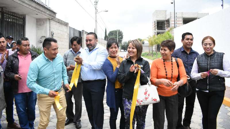 Entrega José Isabel Badillo una obra más