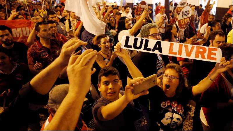 La anulación de su candidatura deja a Lula sin opciones