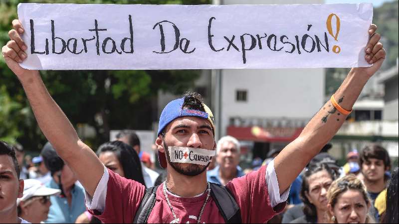 Maduro silencia a los medios digitales en Venezuela