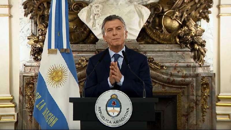 Macri lanza un duro ajuste fiscal para contener la crisis