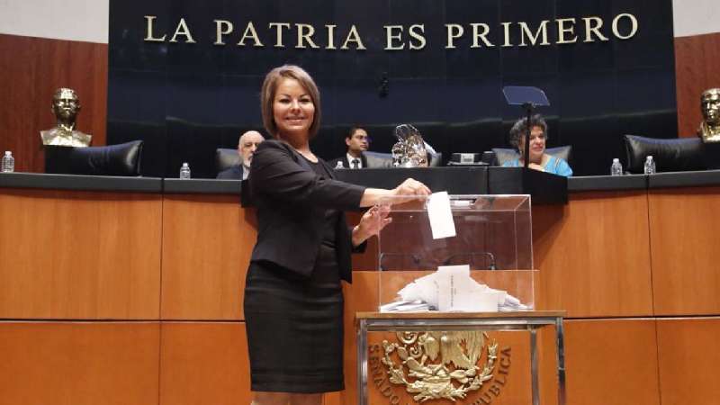 Minerva se opone en caso Velasco, morenistas le dan licencia