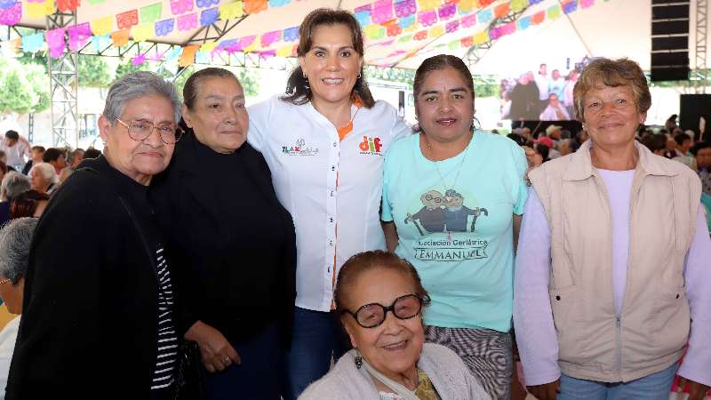 Celebra DIF estatal día del adulto mayor