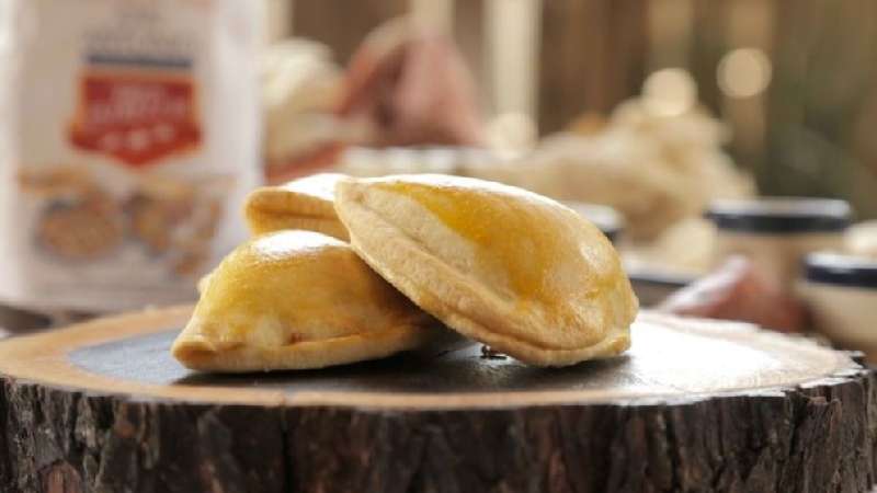 Empanadas de chorizo, queso y frijoles