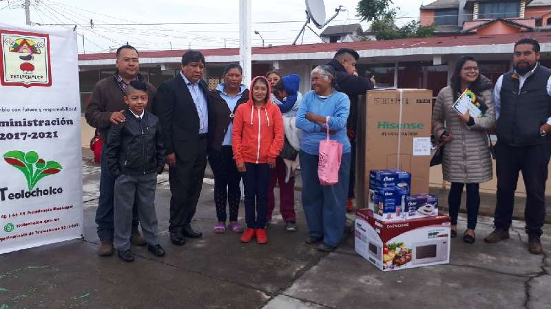 Entrega Gelacio Sánchez electrodomésticos 