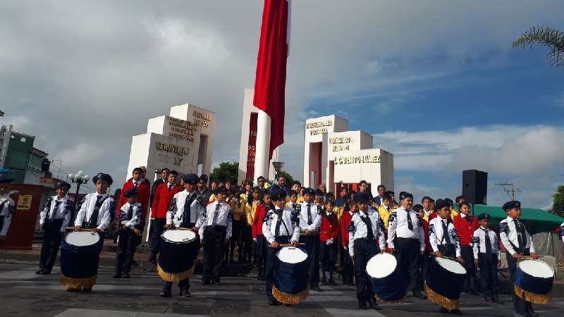 Xicohtzinco rinde  Homenaje Niños Héroes 