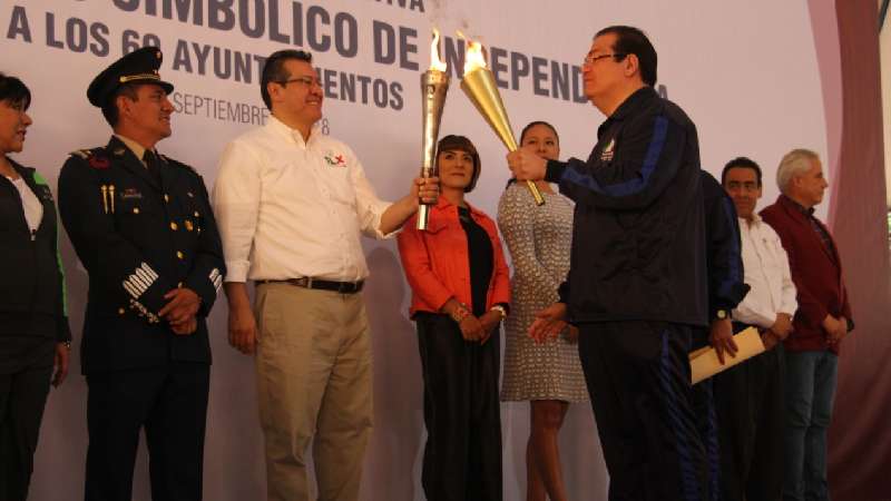 Recibe presidente de Huamantla Jorge Sánchez el fuego simbólico