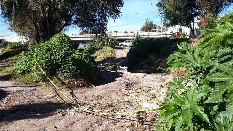 Embolsado y en el río encuentran cuerpo de hombre en Papalotla 