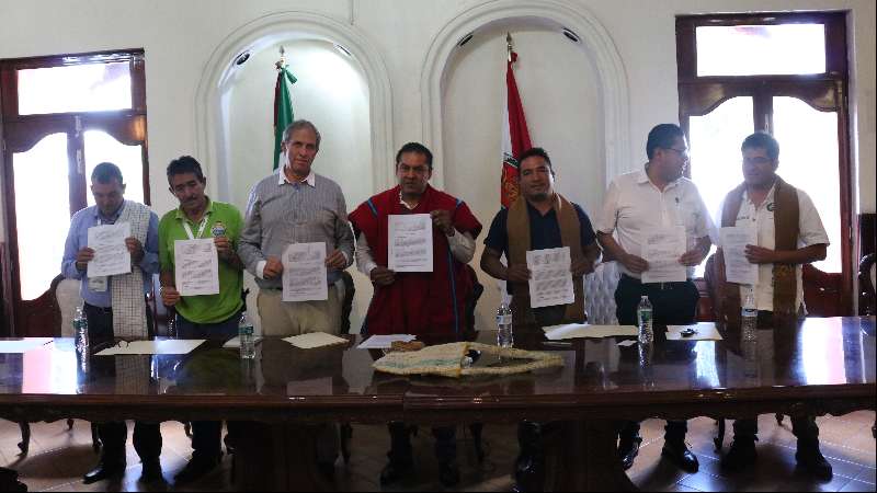 Chiautempan, Colombia y Bolivia firman convenio de colaboración