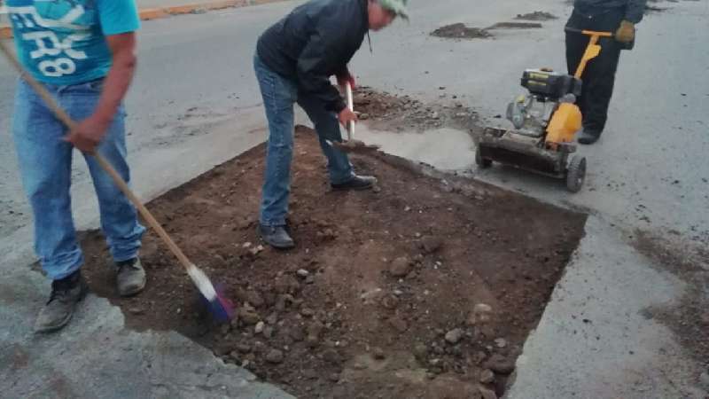 Chiautempan pone en marcha trabajos de bacheo 