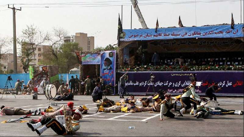 Mueren 25 personas incluidos 12 militares, en un atentado en Irán
