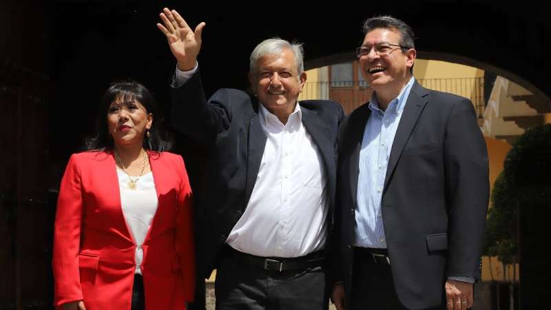 Se reúnen Andrés Manuel López Obrador y Marco Mena