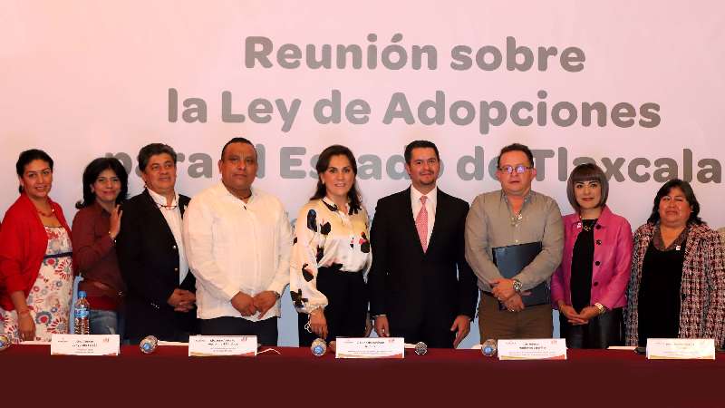 Encabeza Sandra Chávez reunión sobre Ley de adopciones