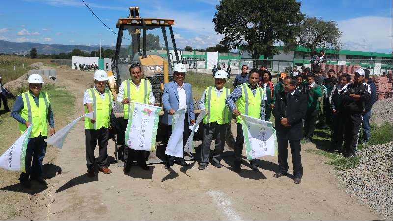 Héctor Domínguez Dotará de techumbre a escuela primaria