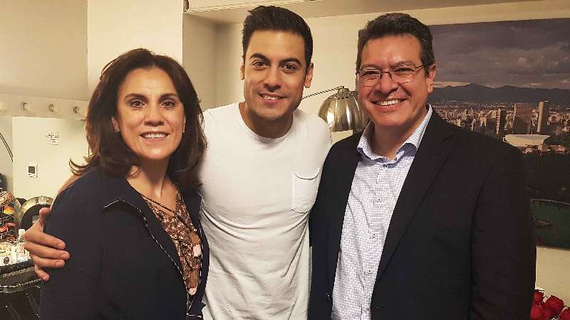 Marco Mena felicita a Carlos Rivera por conciertos en auditorio