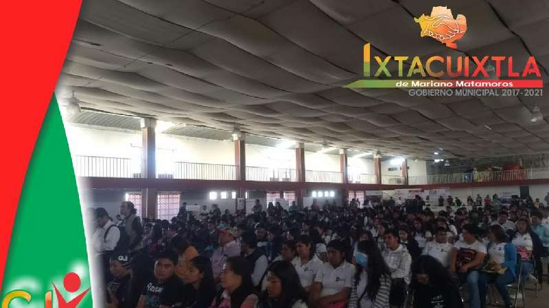 En Ixtacuixtla caravana transversal de servicios para la Juventud