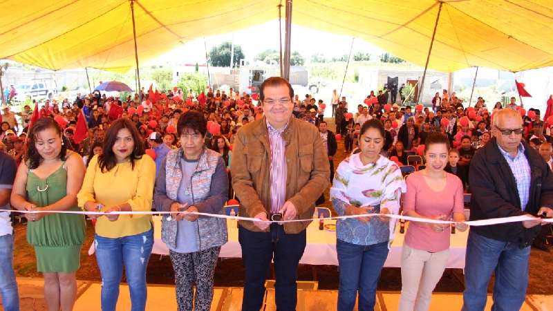 Entrega Sánchez Jasso obra de electrificación en colonia