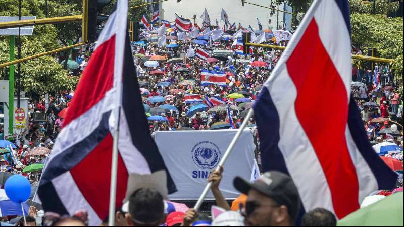 Costa Rica encara la cuarta semana de huelga en el sector público