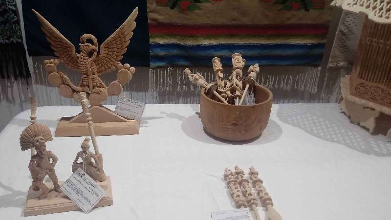 Participan artesanos tlaxcaltecas en exposiciones nacionales