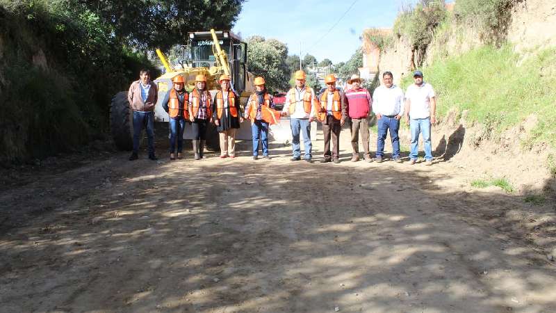 En Tocatlan se inicia obra de adoquin en calle reforma