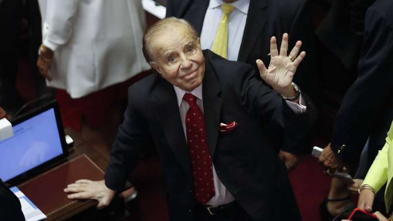 Carlos Menem, absuelto por la venta ilegal de armas 