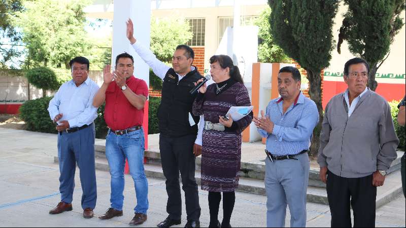 Héctor Domínguez da inicio a la construcción de comedor escolar