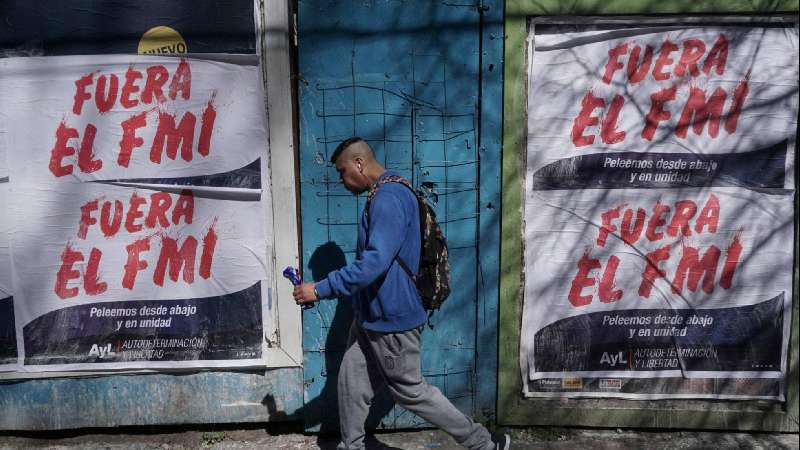 El FMI pone en números rojos a la economía argentina