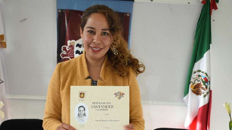 Entrega Universidad Santander título de maestría