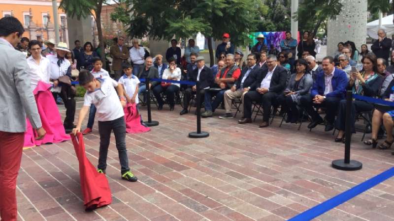 Da cátedra taurina el matador Sergio Flores en Aguascalientes