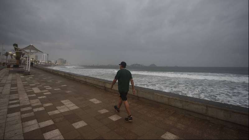 El huracán Willa alcanzará en las próximas horas México
