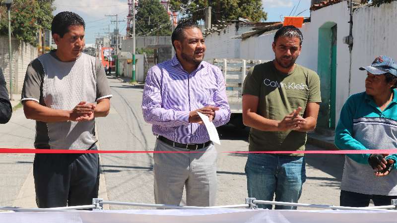 Entrega Héctor Domínguez obra de 177 metros lineales de drenaje