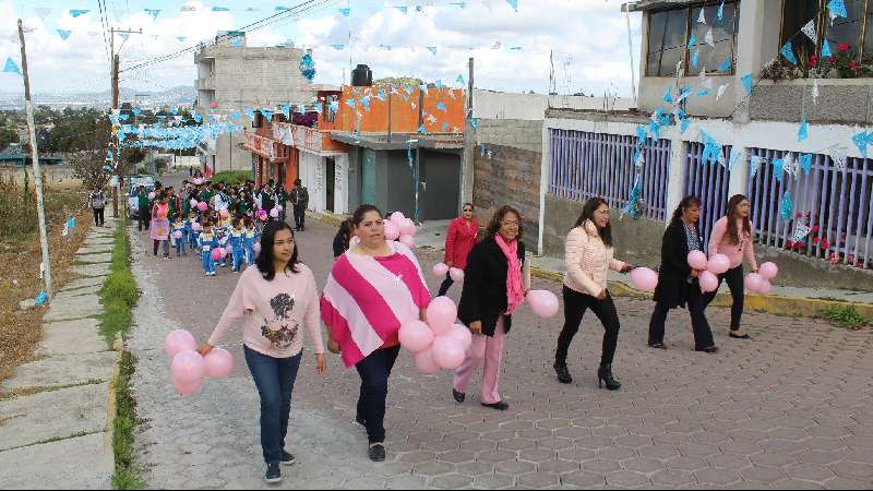 Tocatlán crea conciencia sobre el cáncer de mama