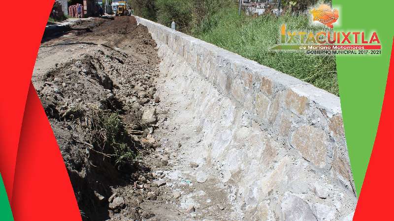 Muro de contención del canal en Ixtacuixtla
