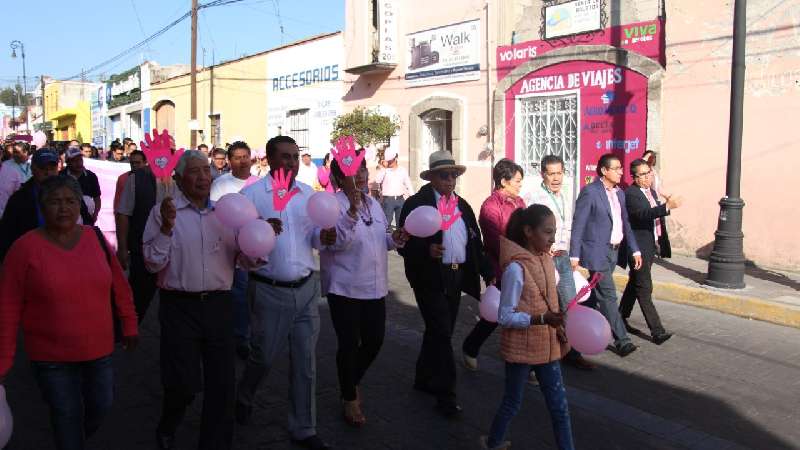 Elabora Huamantla, primer tapete monumental con tapitas