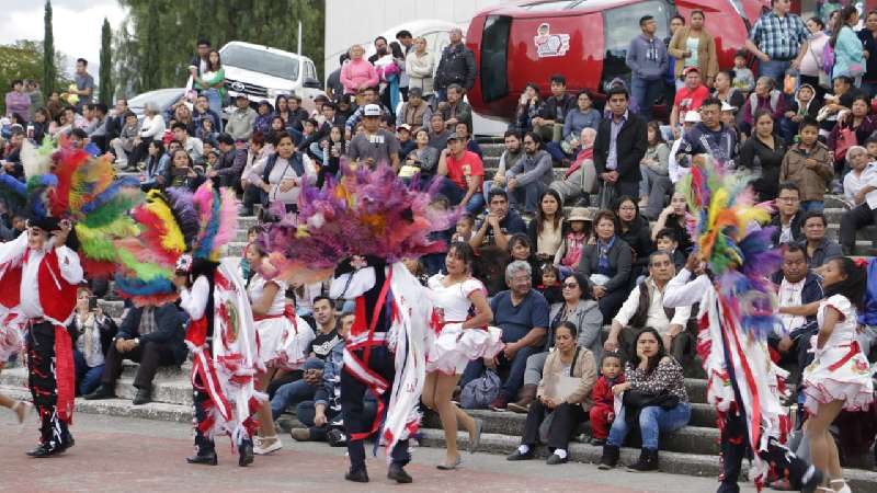 Asisten cientos de familias al primer fin de semana de Feria