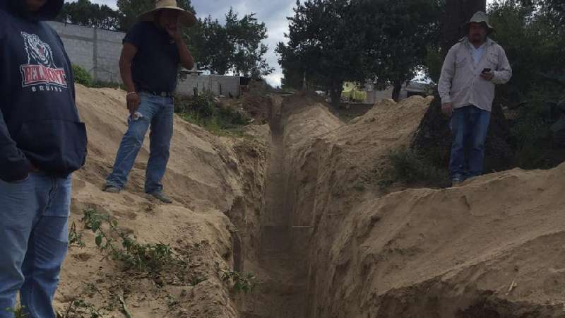 Obra de tubería de drenaje en Tequexquitla