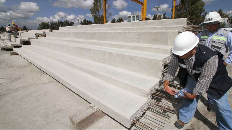 Avanza construcción de piezas de graderío del estadio Tlahuicole