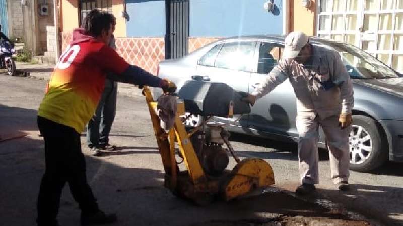 Rehabilitan avenida principal en colonia Tres Volcanes 