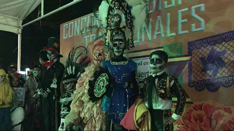 Espectacular concurso de disfraces tradicionales en Chiautempan 