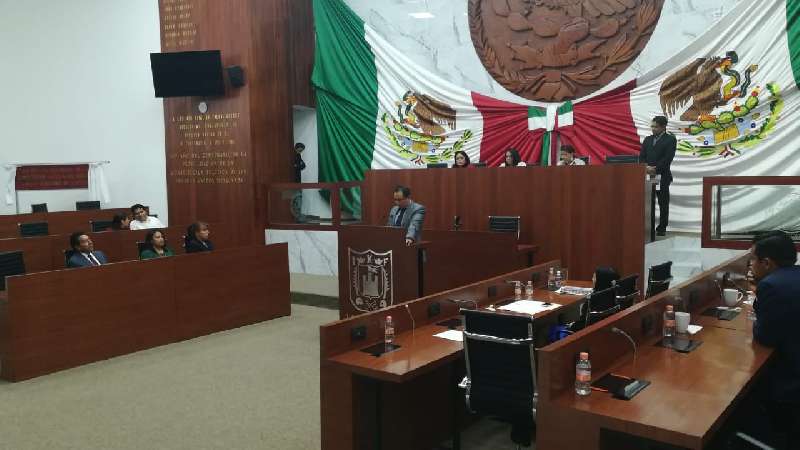 Diputados faltan a sesiones, van 32 permisos