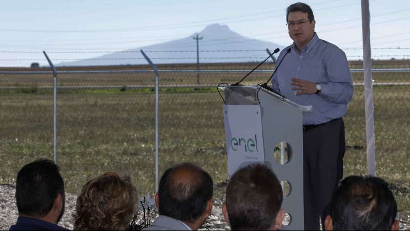 Marco Mena encabeza inicio de construcción de primera planta 