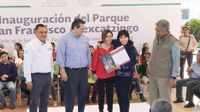 Entrega Rosario Robles a Anabell Ávalos Atlas de Riesgos 