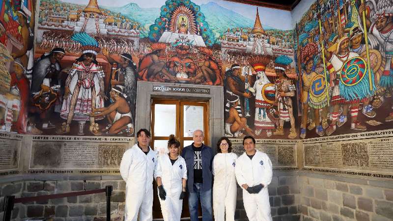 Registra 75% de avance restauración de murales del palacio 