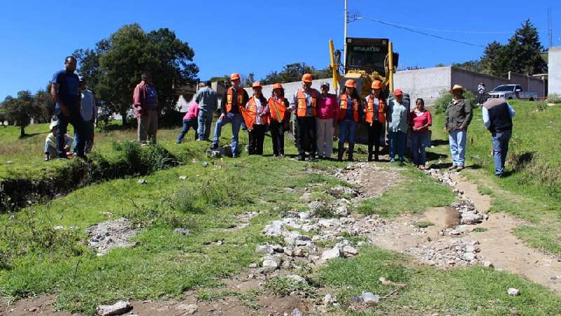 En Tocatlán banderazo de obra en calle 20 de noviembre