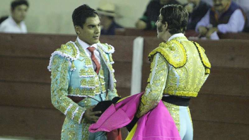 Triunfa Gerardo Rivera en la primera corrida de feria