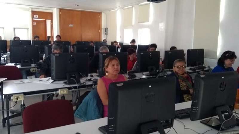 Invita comuna capitalina a curso “Computación para Mujeres”