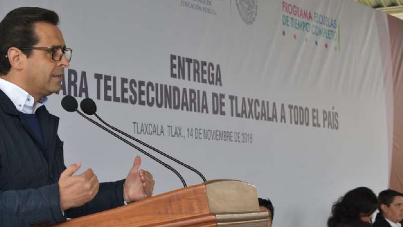 Con entrega de fichero buscan mejorar telesecundarias 