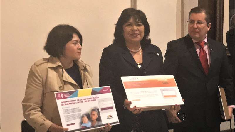 Recibe Instituto Estatal de la Mujer software del Banavim