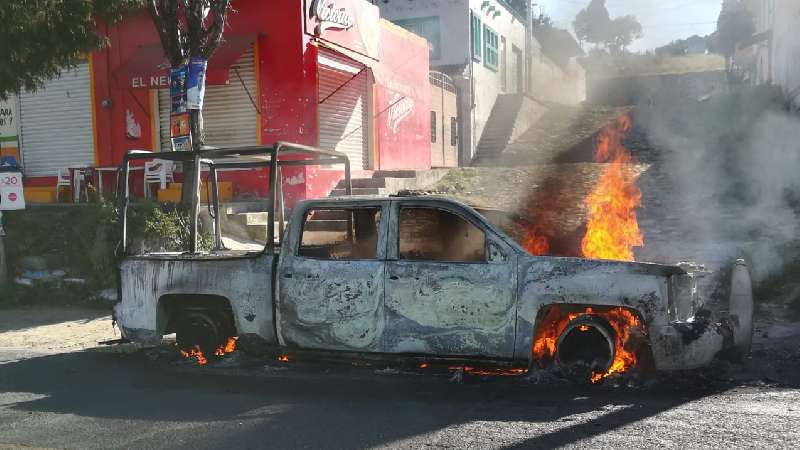 Calcinada patrulla estatal tras enfrentamiento con huachicoleros