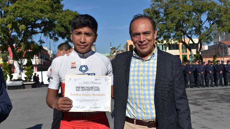 Jonathan Romero premio municipal del deporte Zacatelco 2018