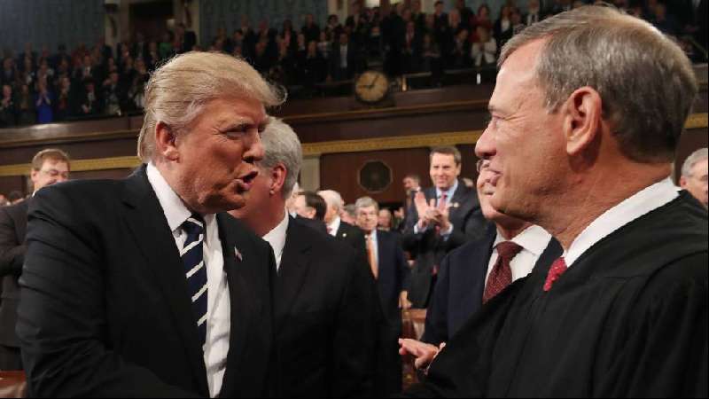 Trump se enzarza en una disputa con el presidente del Supremo 